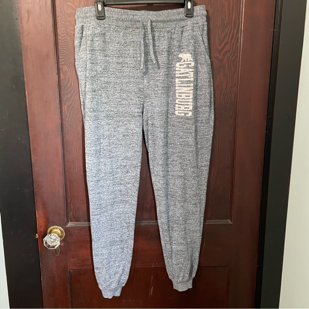 Gatlinburg Tennessee Medium Gray Jogger Sweatpants with Pockets and Bear